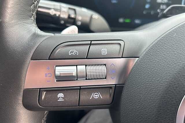 Hyundai KONA ELECTRIC HATCHBACK 160kW Advance 65kWh 5dr Auto White