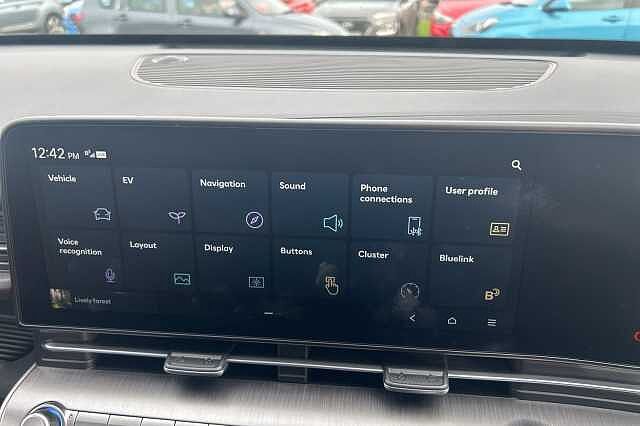 Hyundai KONA ELECTRIC HATCHBACK 160kW Advance 65kWh 5dr Auto White