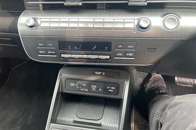 Hyundai KONA ELECTRIC HATCHBACK 160kW Advance 65kWh 5dr Auto White