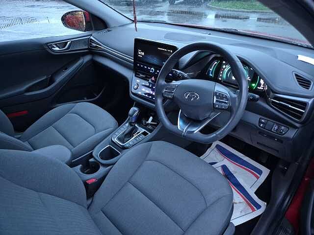 Hyundai IONIQ 1.6 GDi Hybrid Premium 5dr DCT